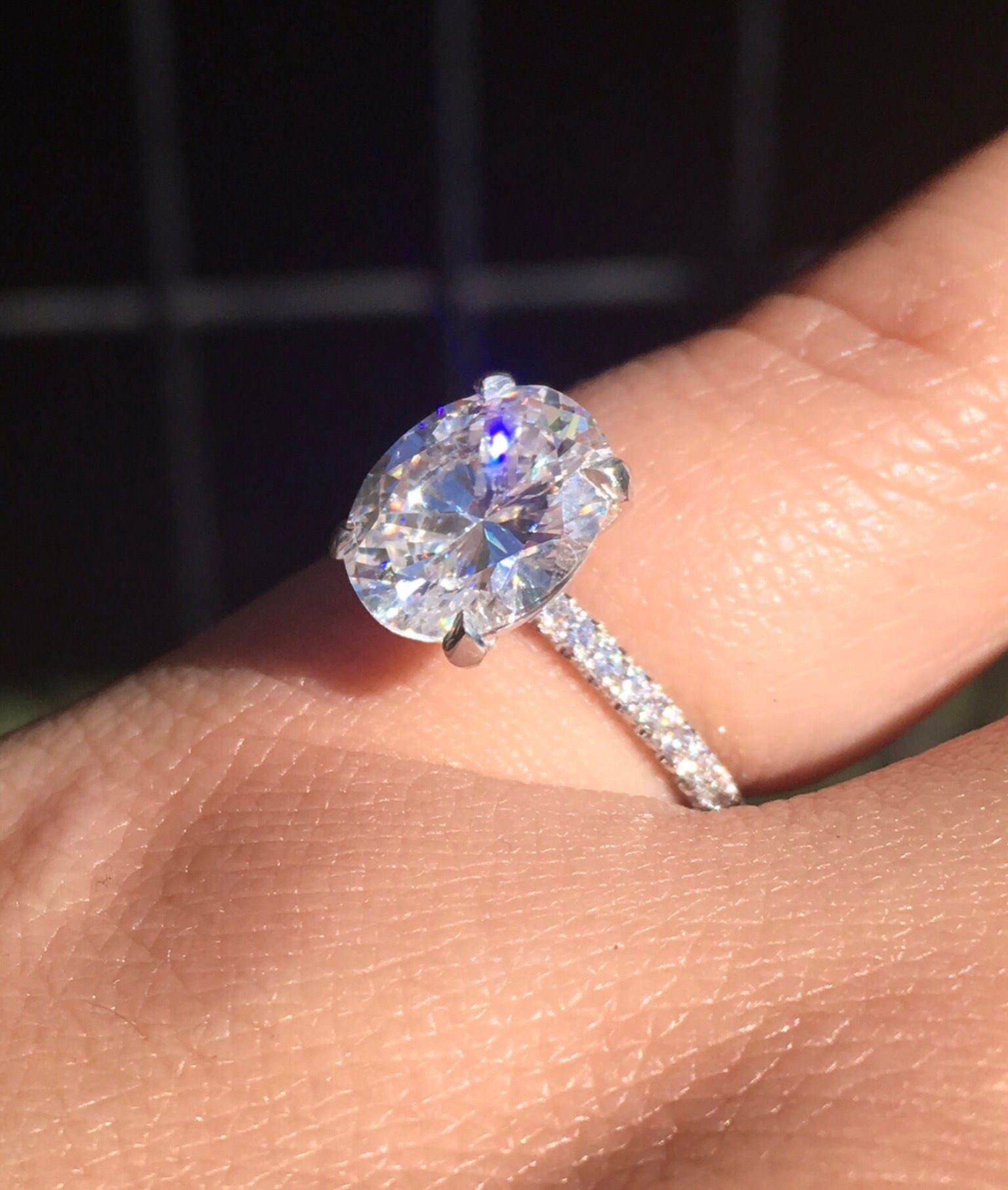 L’Ovale Éclat Ring