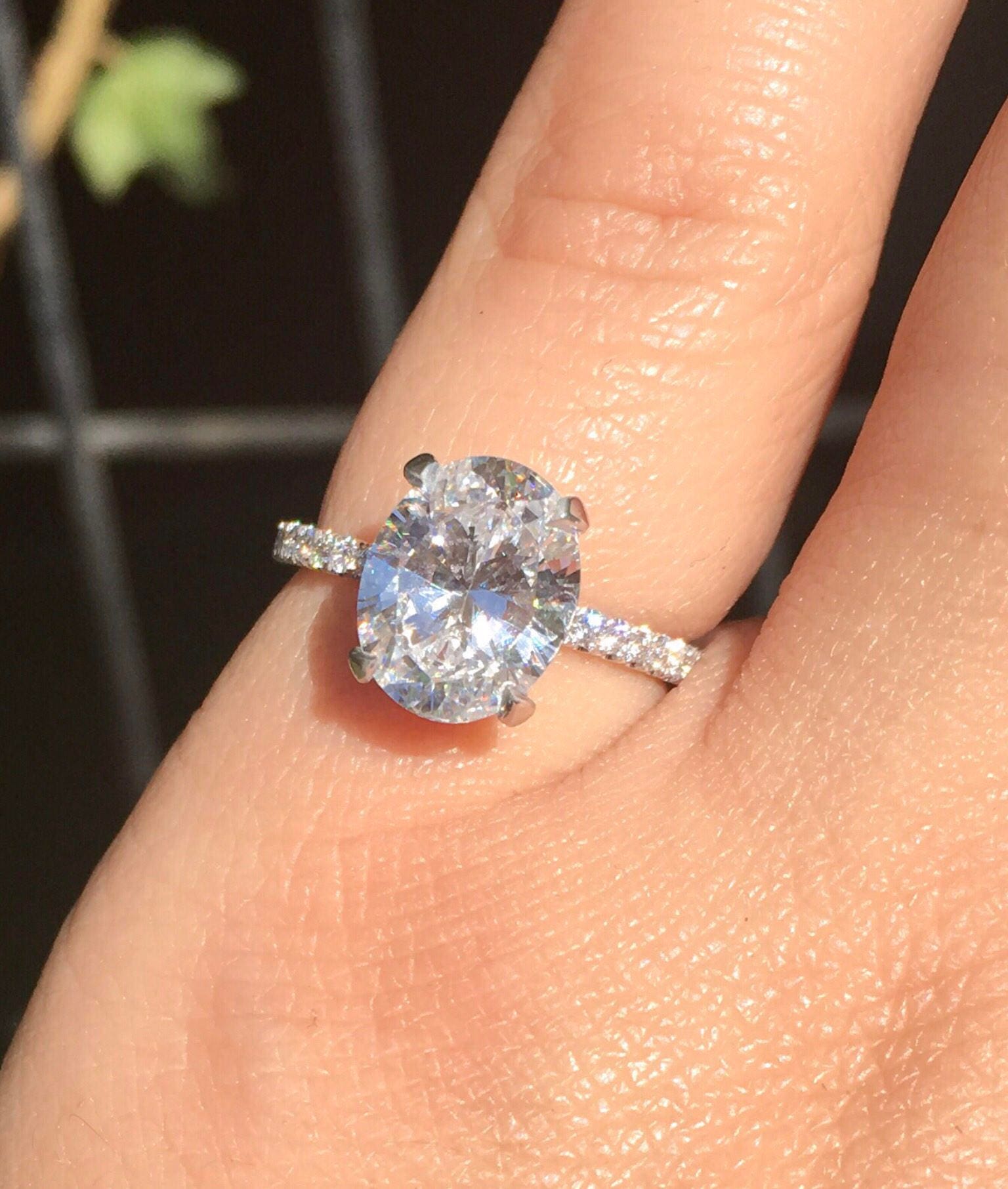 L’Ovale Éclat Ring