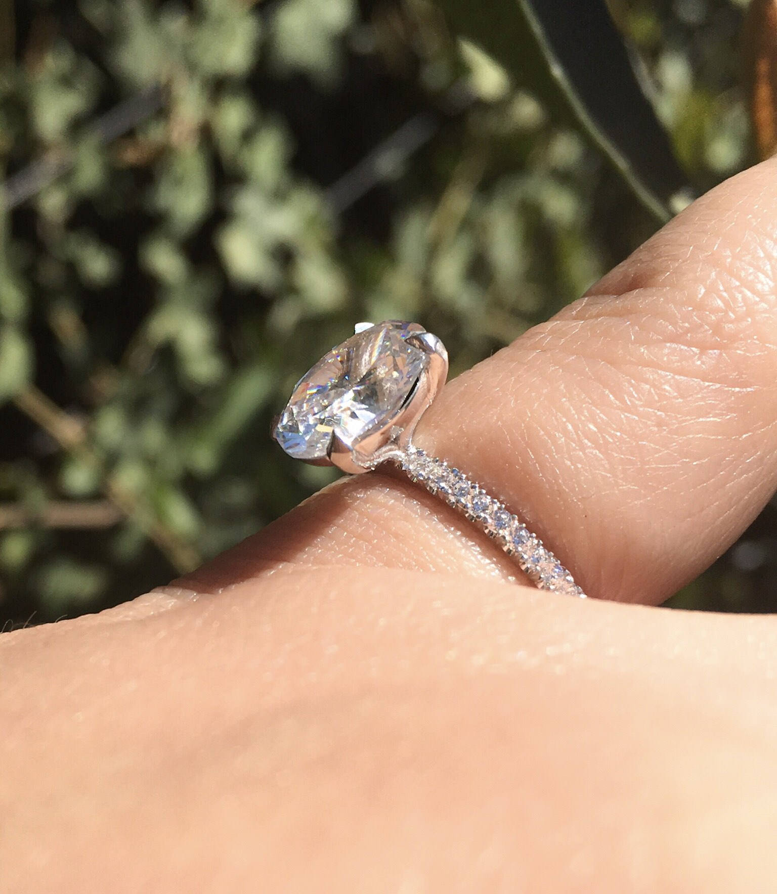 L’Ovale Éclat Ring
