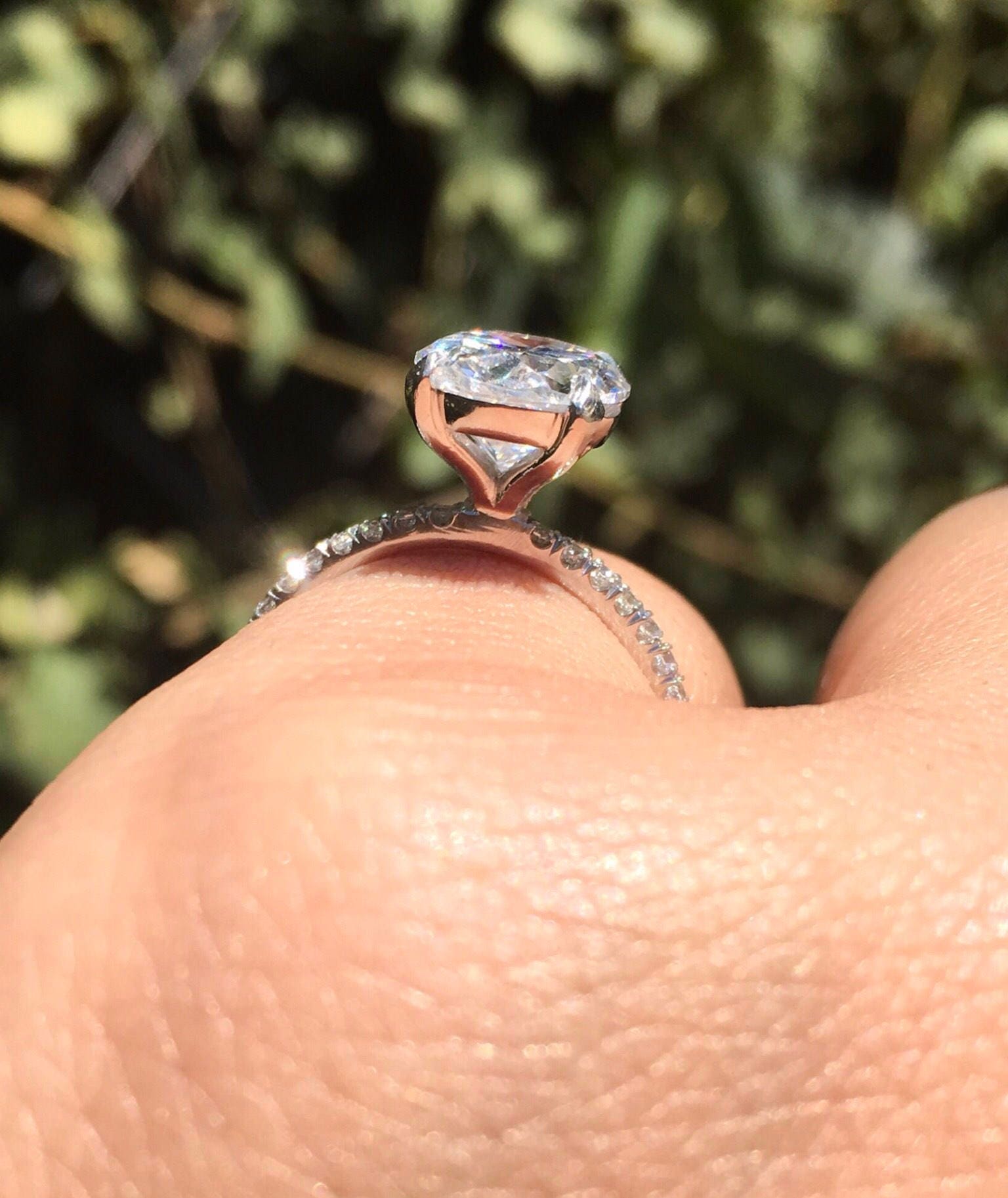 L’Ovale Éclat Ring