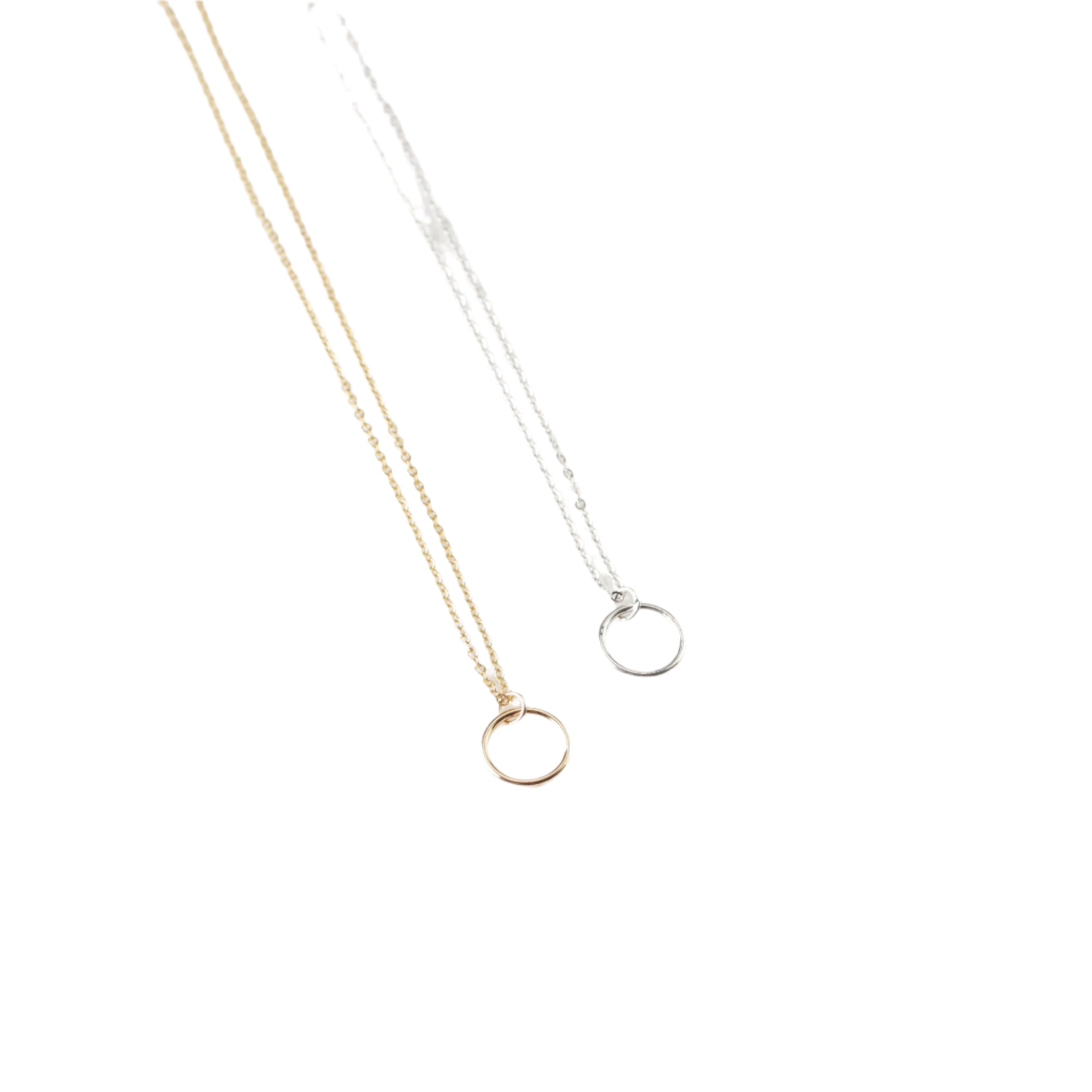 Étreinte Fine Necklace