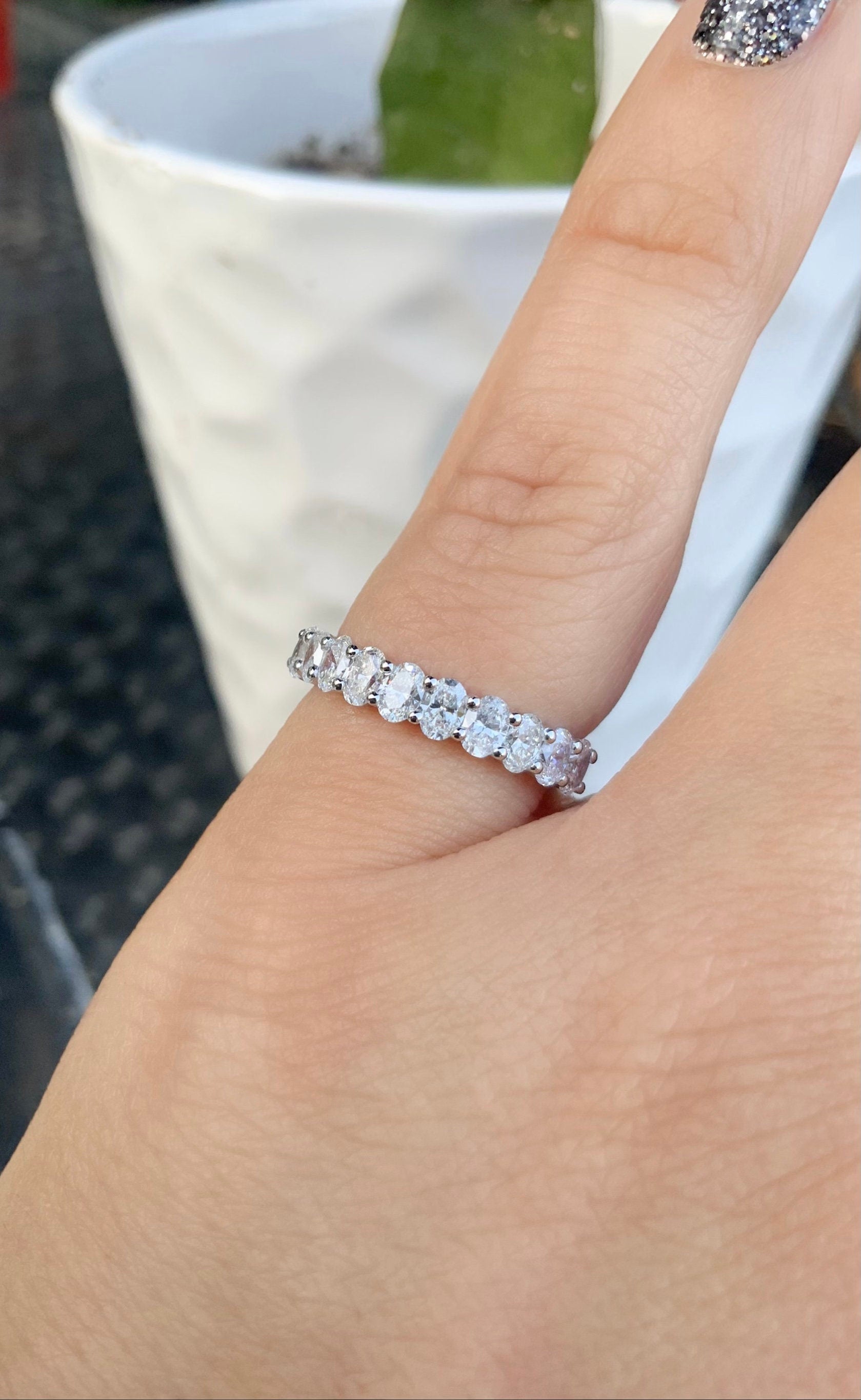 Élégance Ovale Diamond Band