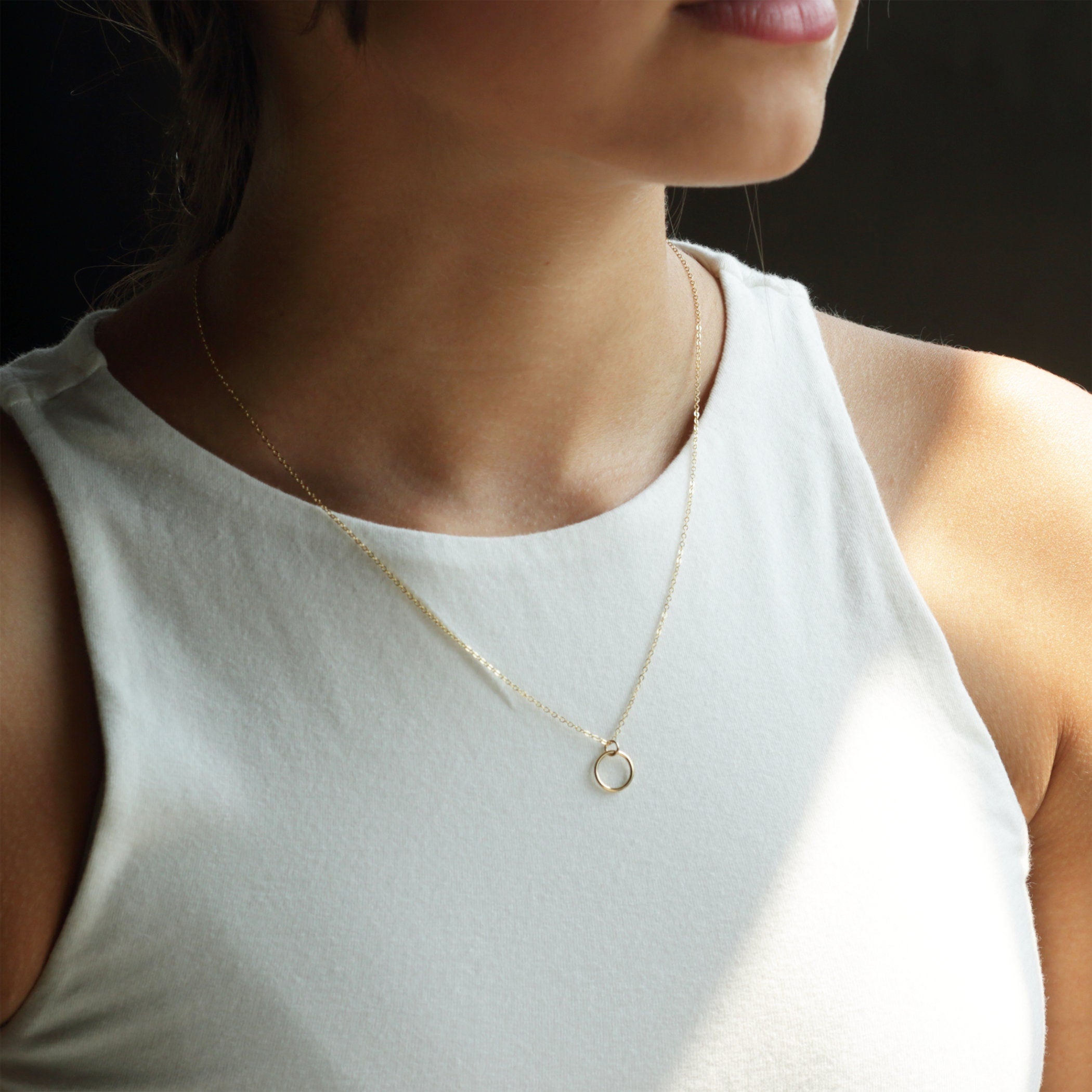 Étreinte Fine Necklace